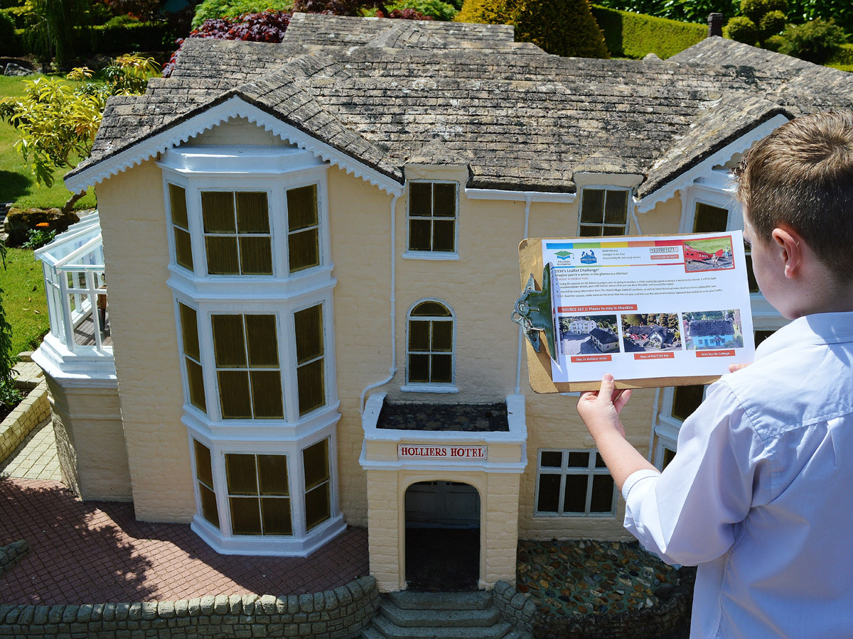 Education Resource number 109171 in use by students on a school trip